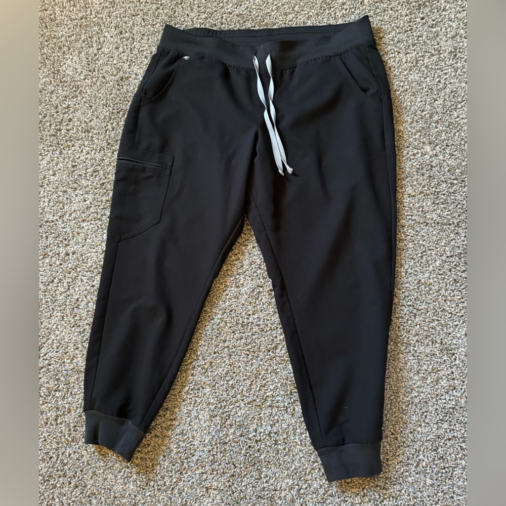 Women’s XL petite black FIGS jogger scrubs